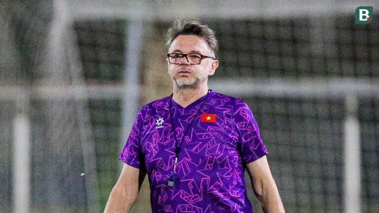 Foto: Wajah Tegang Pelatih Vietnam Jelang Laga Melawan Timnas Indonesia di Kualifikasi Piala Dunia 2026 zona Asia