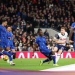 The Blues Tertinggal 1-2 di Babak I
