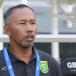 Uston Nawawi Bersyukur Persebaya Tahan Imbang Borneo FC dengan 10 Pemain